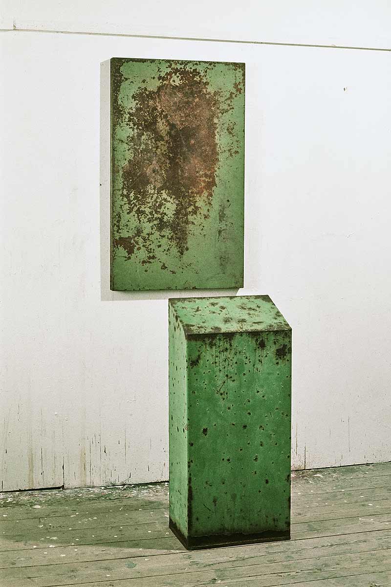 Stefan Kraft; Bild und Pult, 1987; Fundobjekte, Eisen, Bild 100 x 60 x 4 cm; Pult 90 x 40 x 26 cm; &copy; Stefan Kraft / VG Bild-Kunst, Bonn